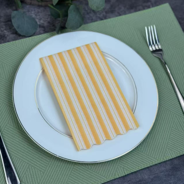 Wave gestanst gevormde Airlaid-servetten voor bestek Wave gestanst gevormde Airlaid-servetten voor bestek