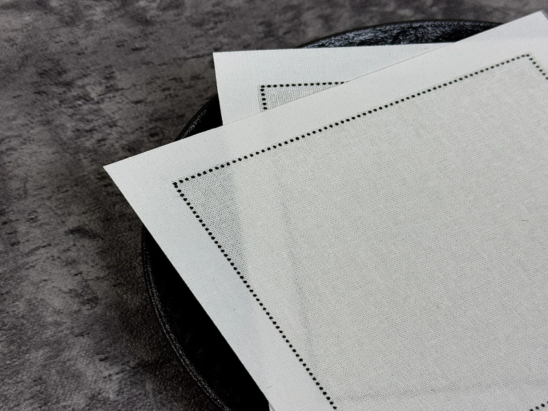 Wat zijn de belangrijkste voordelen van het gebruik van stoffen servetten ten opzichte van papieren servetten?