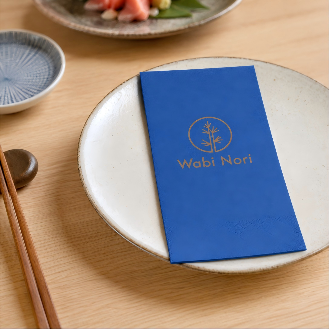 Gekleurde papieren servetten met op maat bedrukt logo-ontwerp